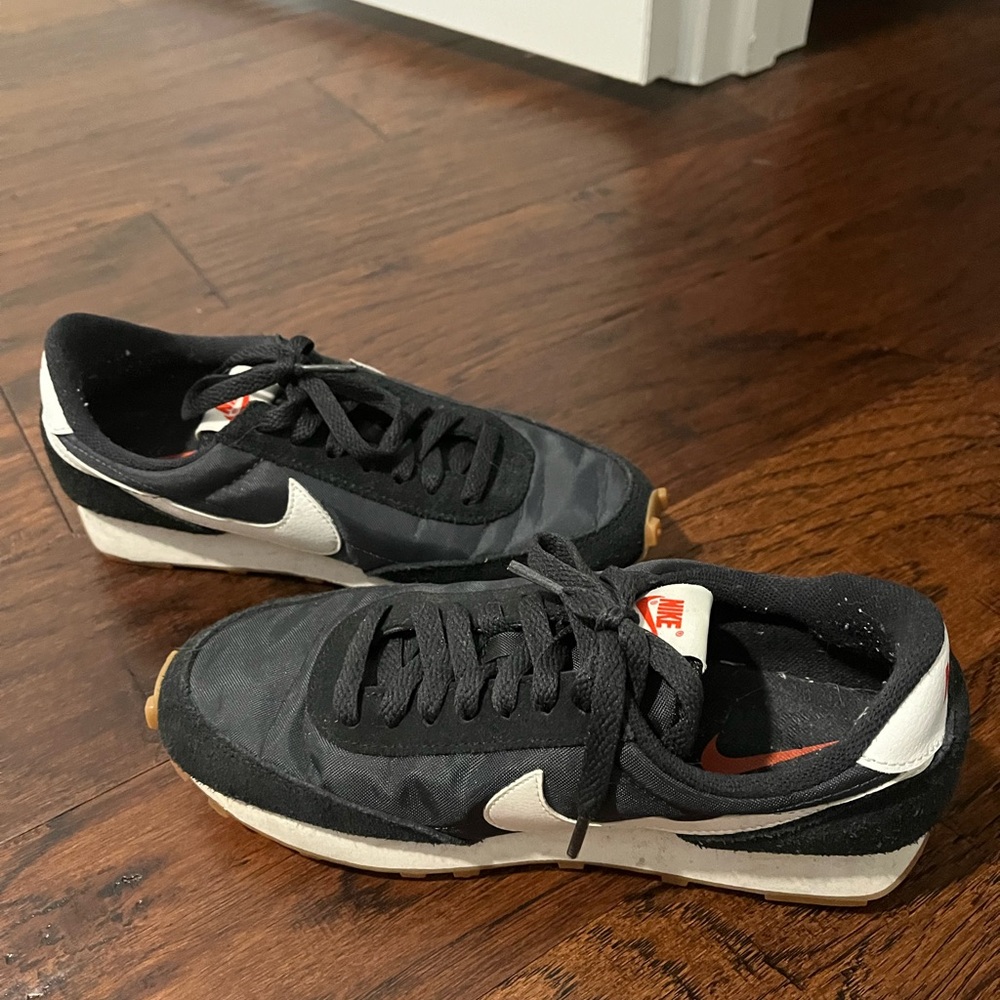 Nike Daybreak Black & White Size 6